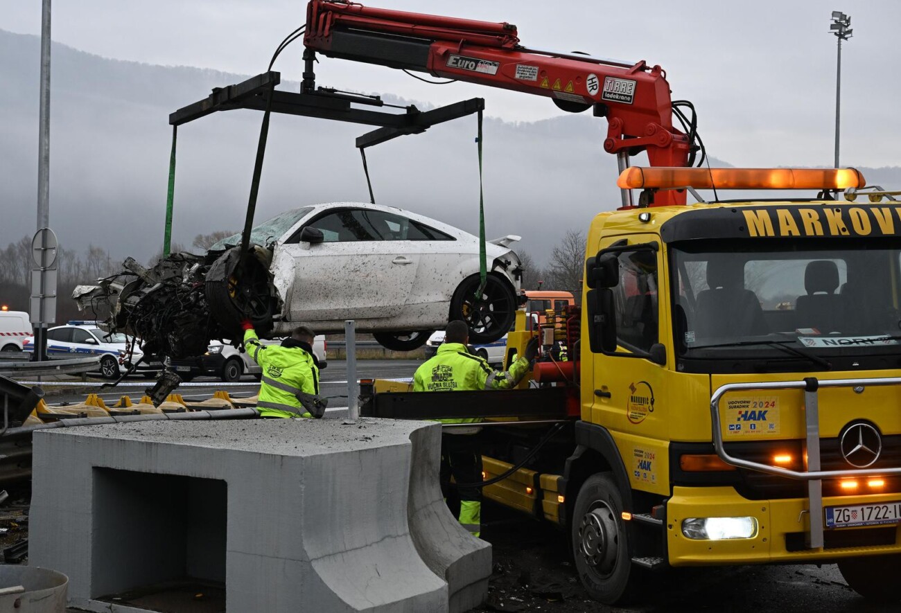 Teška nesreća kod Zaprešića, vozač udario u naplatnu kućicu i na mjestu poginuo Teška nesreća kod Zaprešića, vozač udario u naplatnu kućicu i na mjestu poginuo