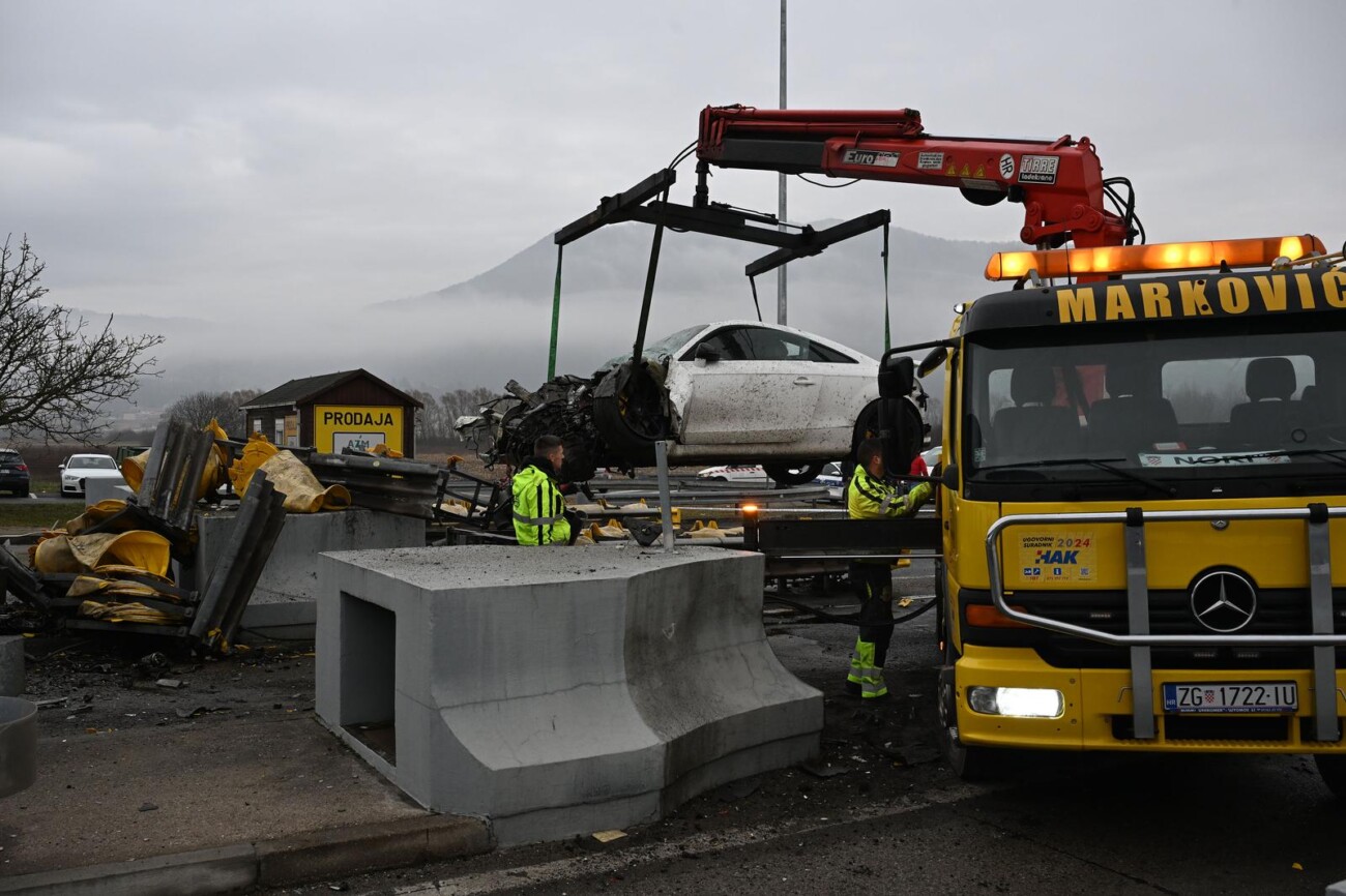 Teška nesreća kod Zaprešića, vozač udario u naplatnu kućicu i na mjestu poginuo Teška nesreća kod Zaprešića, vozač udario u naplatnu kućicu i na mjestu poginuo