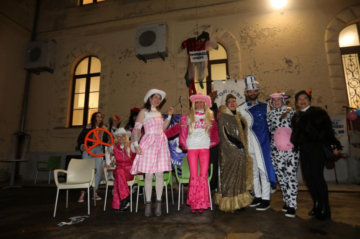 Rijeka: ?lanovi karnevalske skupine Pom F Ri podigli pusta Romerkruella Adventic na Pomorskom fakultetu