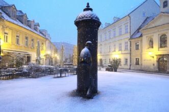 Zagreb: Zahlađenje i snijeg na ulicama grada