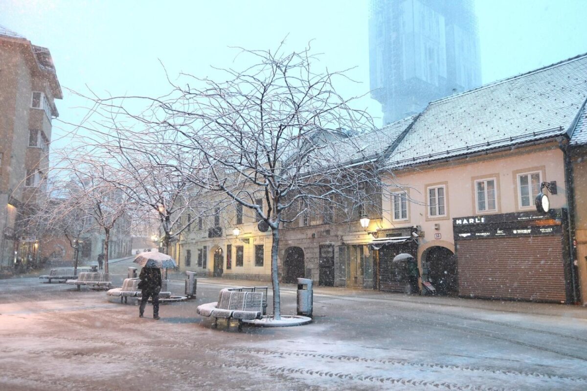 Zagreb: Zahlađenje i snijeg na ulicama grada