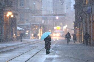 Zagreb: Zahlađenje i snijeg na ulicama grada