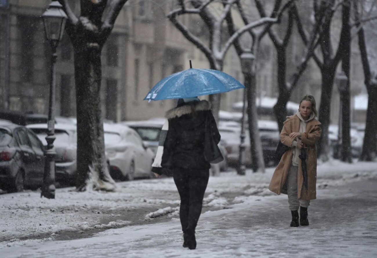 Zagreb: Zahlađenje i snijeg na ulicama grada