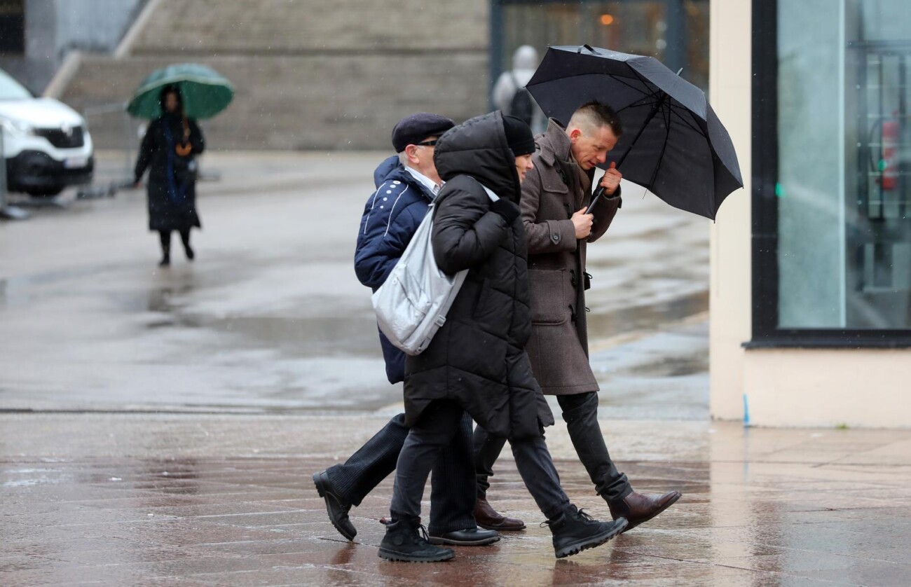 Rijeka: Bura i snijeg otežavaju šetnju gradom Rijeka: Bura i snijeg otežavaju šetnju gradom