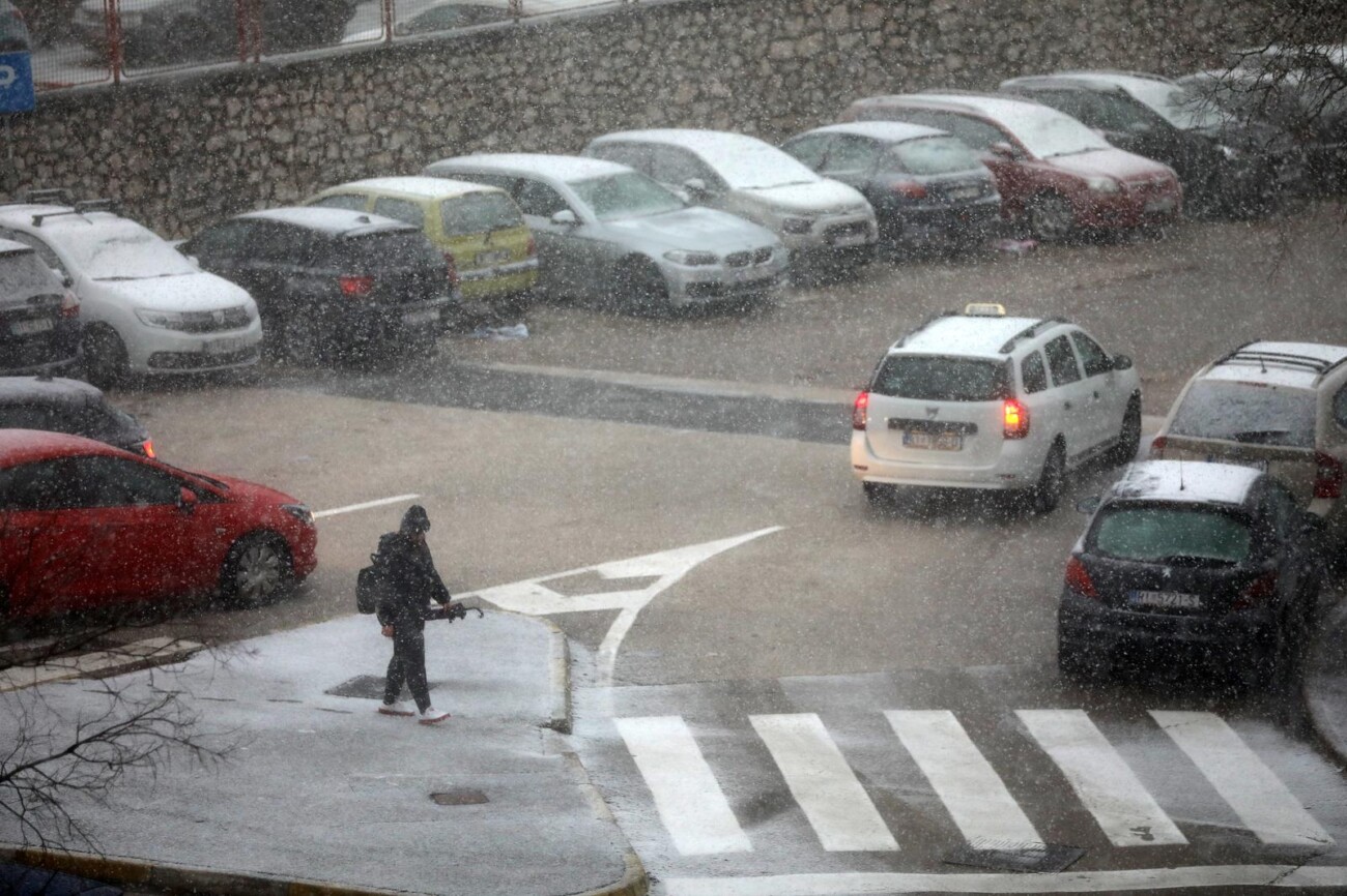 Rijeka: Gust snijeg pada irom grada Rijeka: Gust snijeg pada irom grada