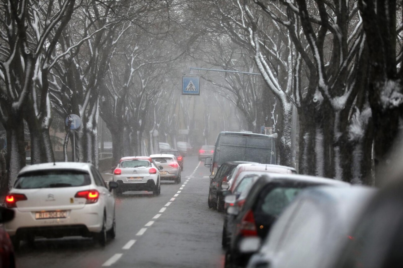 Rijeka: Gust snijeg pada širom grada Rijeka: Gust snijeg pada širom grada