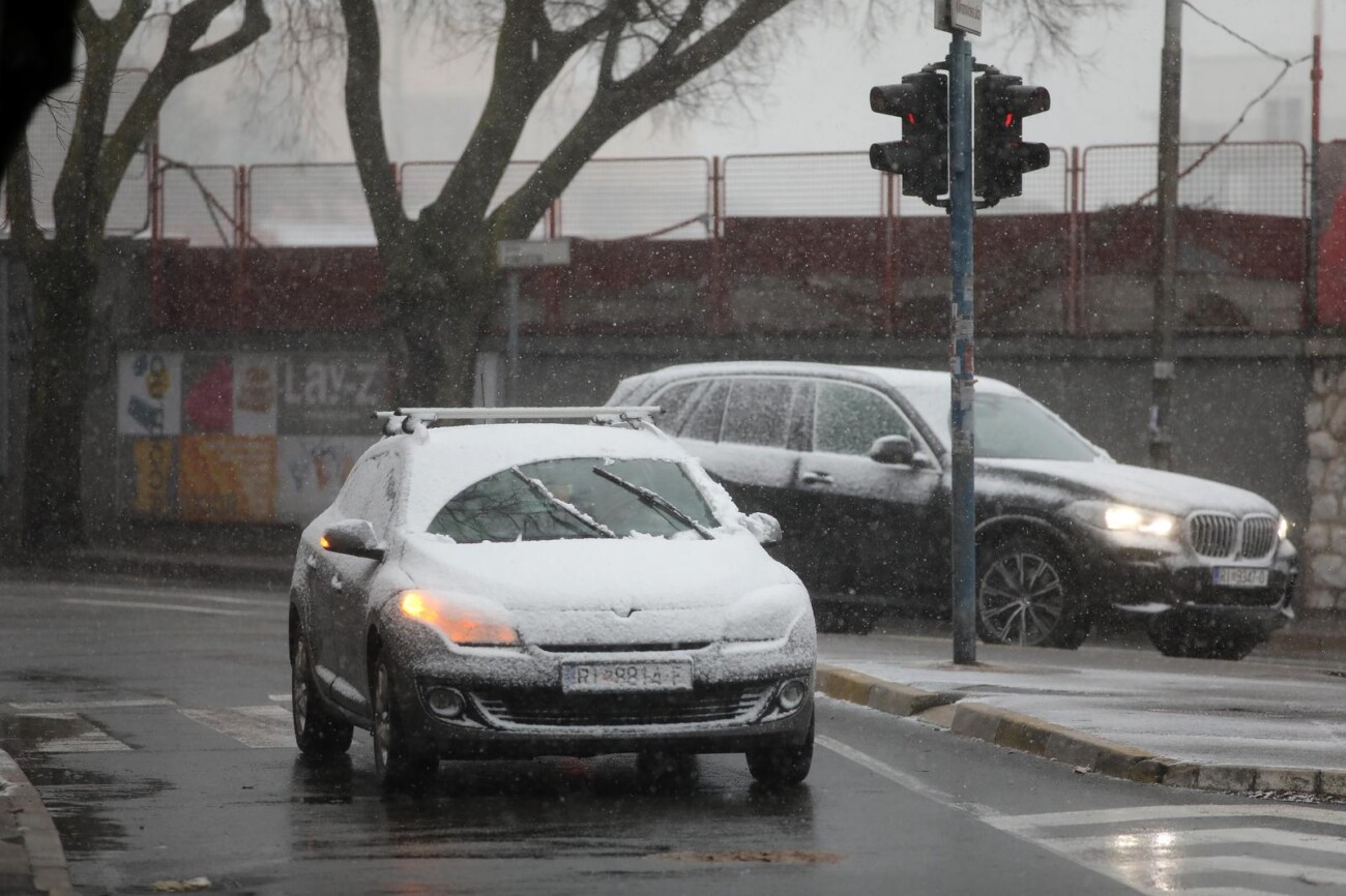 Rijeka: Gust snijeg pada irom grada Rijeka: Gust snijeg pada irom grada