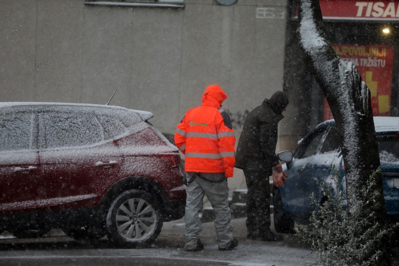 Rijeka: Gust snijeg pada irom grada Rijeka: Gust snijeg pada irom grada