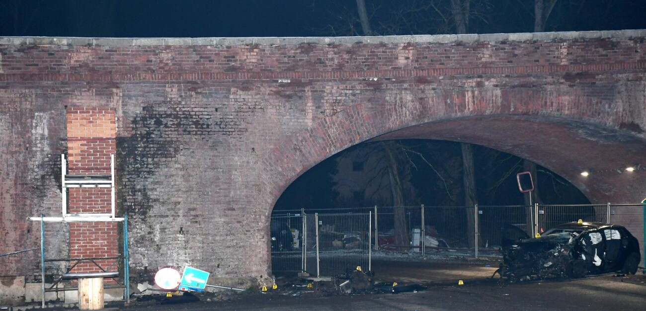 Sisak: Jedna osoba smrtno stradala u prometnoj nesreći, više ozlijeđenih Sisak: Jedna osoba smrtno stradala u prometnoj nesreći, više ozlijeđenih