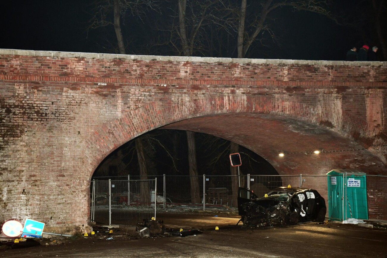 Sisak: Jedna osoba smrtno stradala u prometnoj nesreći, više ozlijeđenih Sisak: Jedna osoba smrtno stradala u prometnoj nesreći, više ozlijeđenih