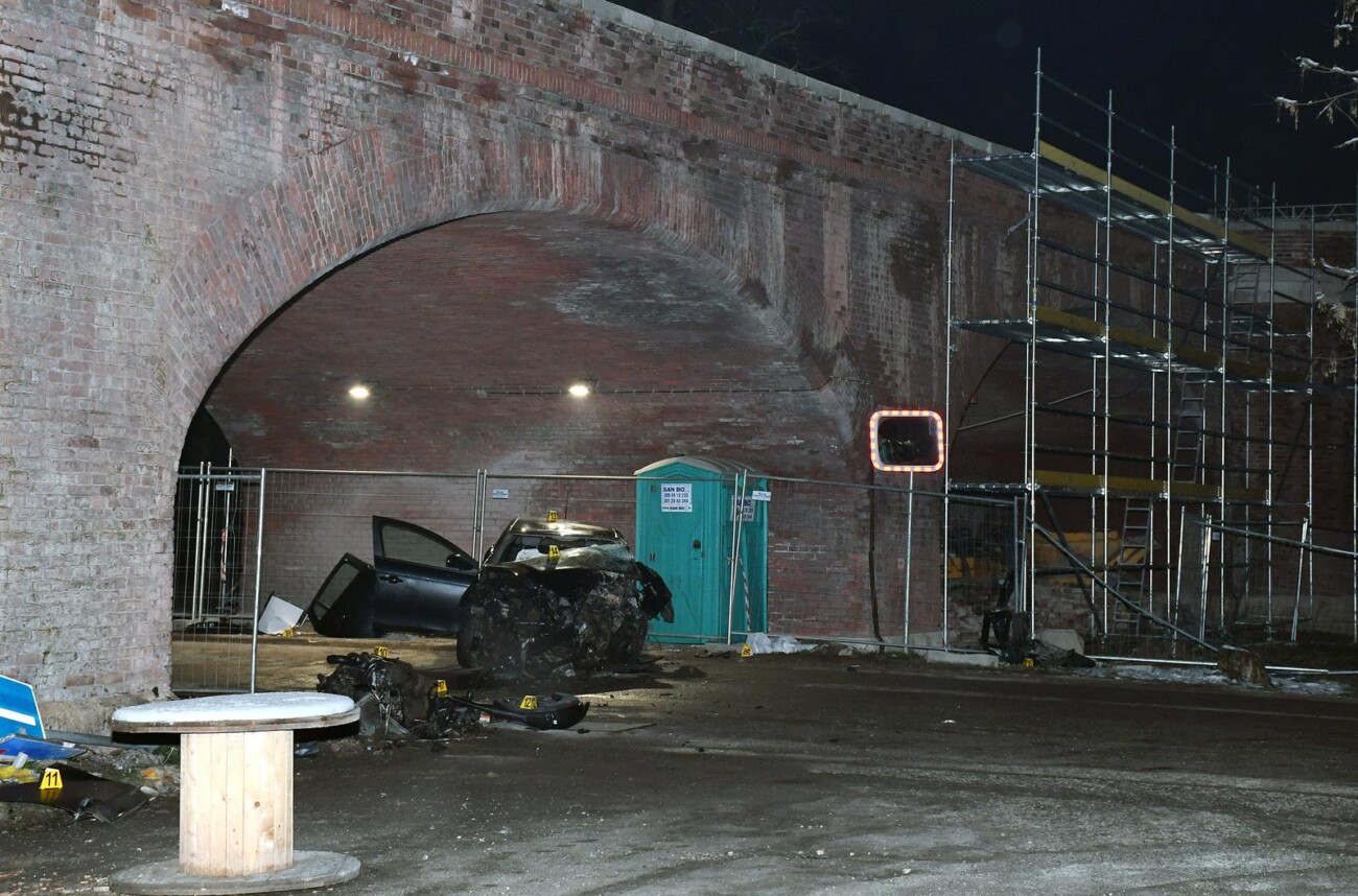 Sisak: Jedna osoba smrtno stradala u prometnoj nesreći, više ozlijeđenih Sisak: Jedna osoba smrtno stradala u prometnoj nesreći, više ozlijeđenih