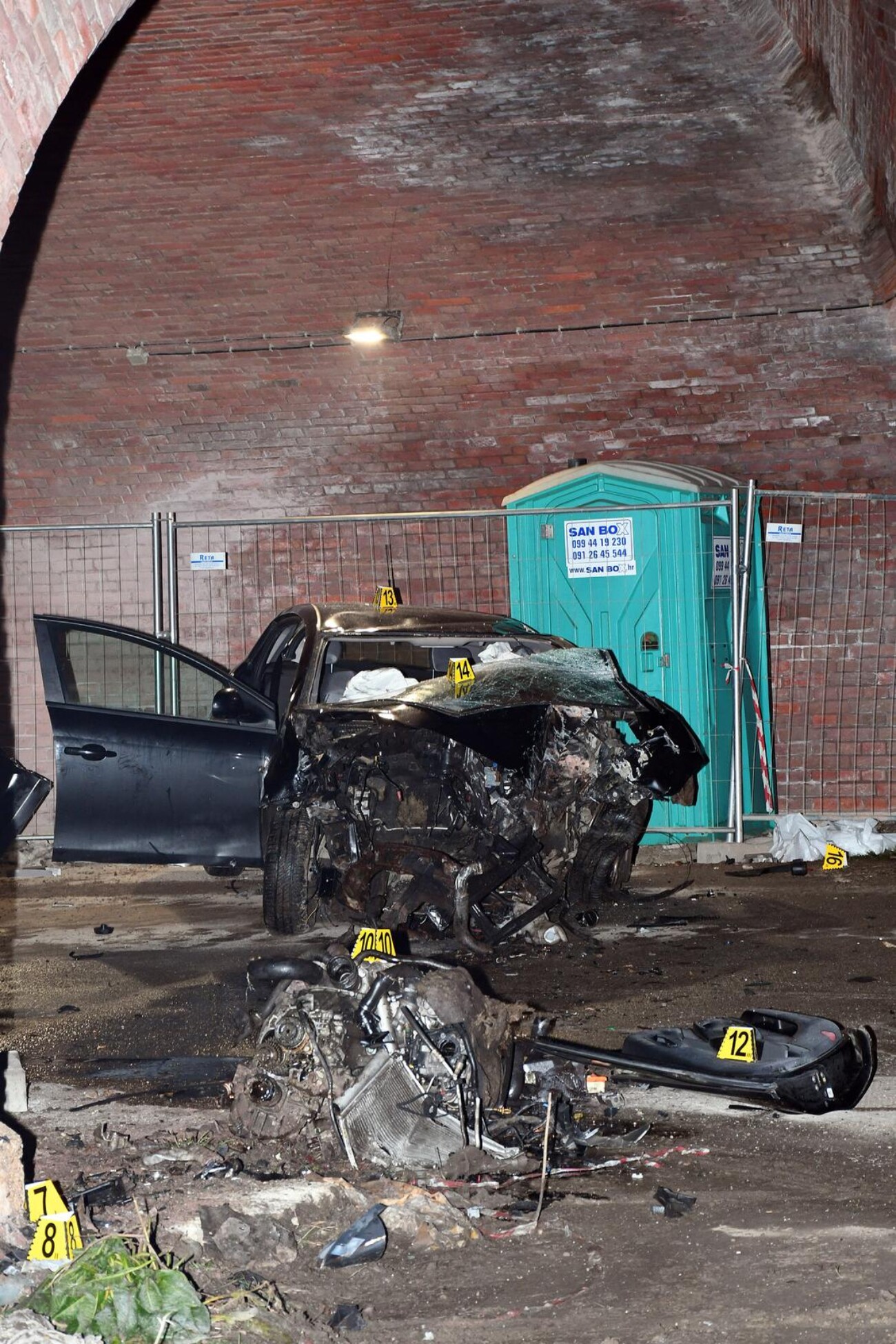 Sisak: Jedna osoba smrtno stradala u prometnoj nesreći, više ozlijeđenih Sisak: Jedna osoba smrtno stradala u prometnoj nesreći, više ozlijeđenih