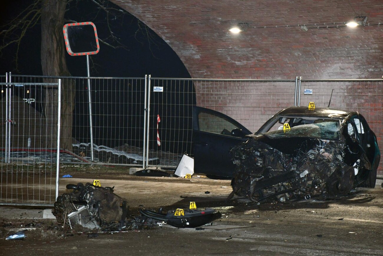 Sisak: Jedna osoba smrtno stradala u prometnoj nesreći, više ozlijeđenih Sisak: Jedna osoba smrtno stradala u prometnoj nesreći, više ozlijeđenih