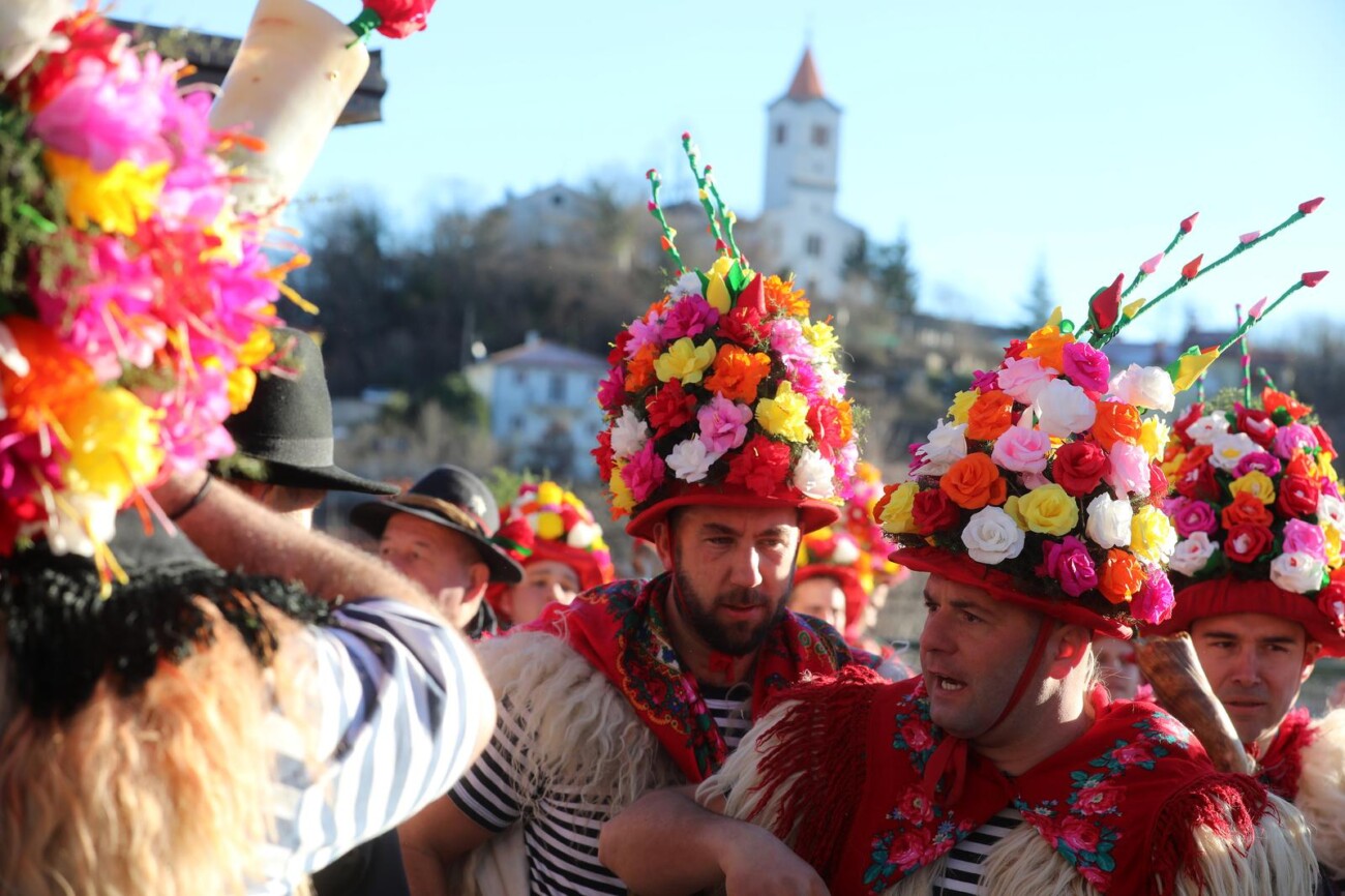Rukavac: Rukavački zvončari obilaze sela Matuljskog zaleđa Rukavac: Rukavački zvončari obilaze sela Matuljskog zaleđa