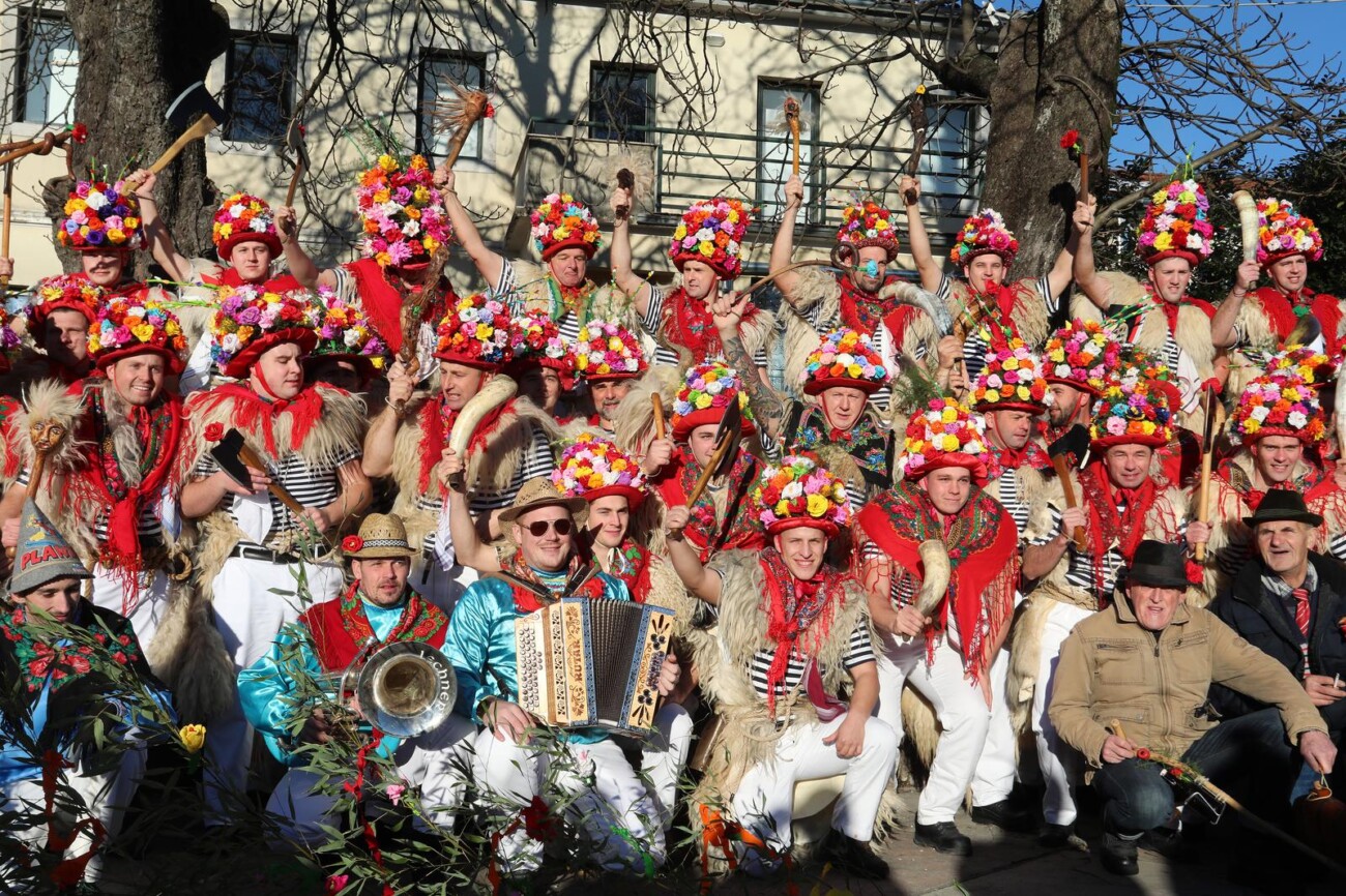 Rukavac: Rukavački zvončari obilaze sela Matuljskog zaleđa Rukavac: Rukavački zvončari obilaze sela Matuljskog zaleđa