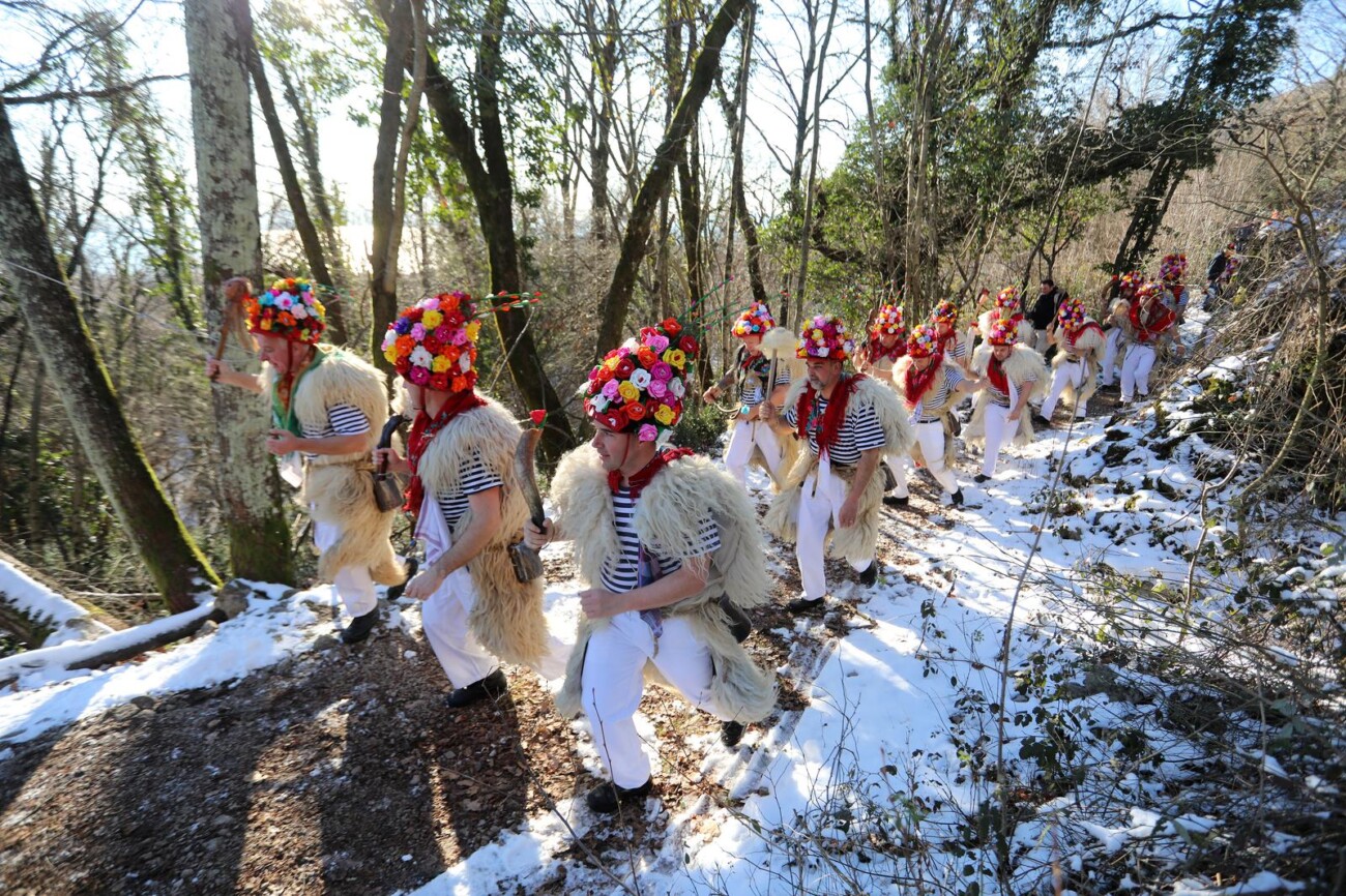 Rukavac: Rukava?ki zvon?ari obilaze sela Matuljskog zale?a Rukavac: Rukava?ki zvon?ari obilaze sela Matuljskog zale?a