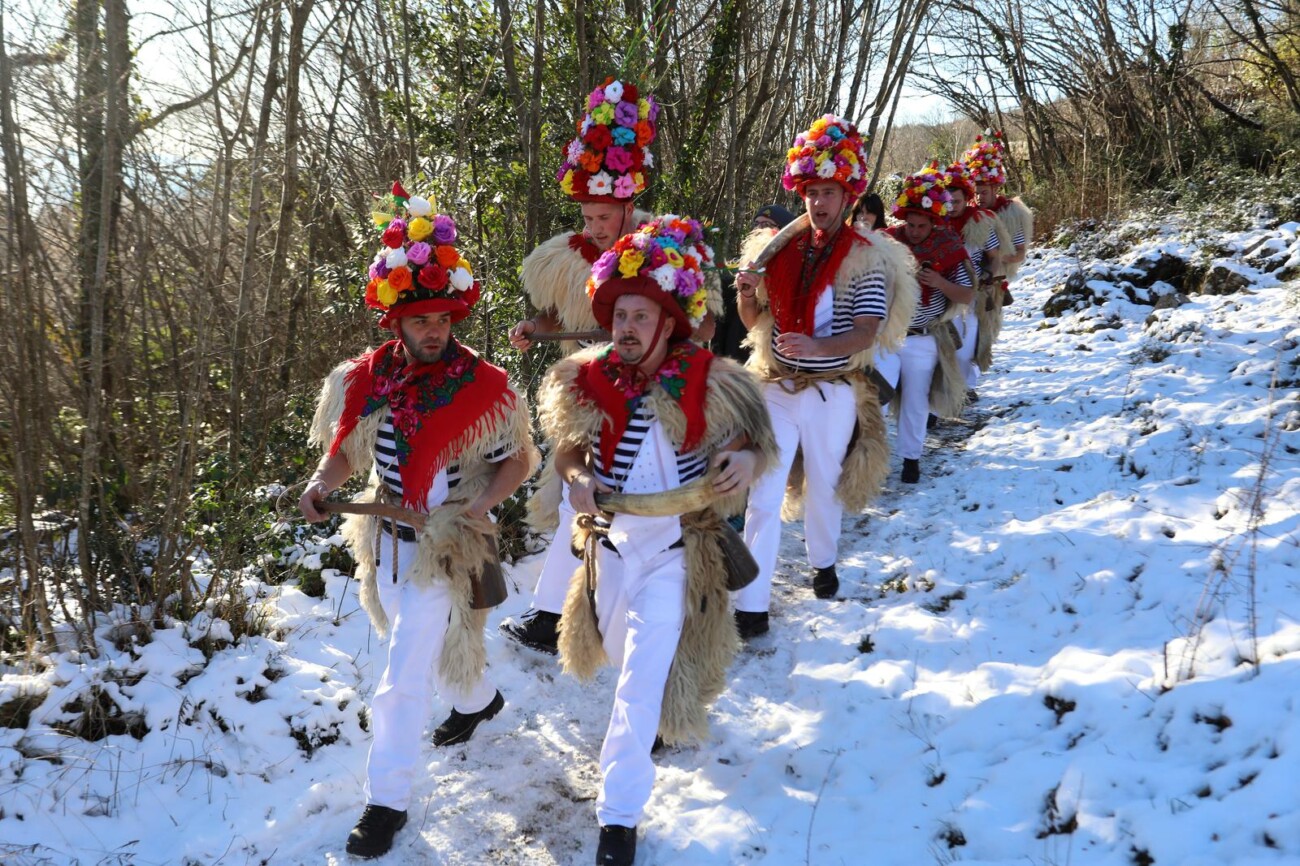 Rukavac: Rukava?ki zvon?ari obilaze sela Matuljskog zale?a Rukavac: Rukava?ki zvon?ari obilaze sela Matuljskog zale?a