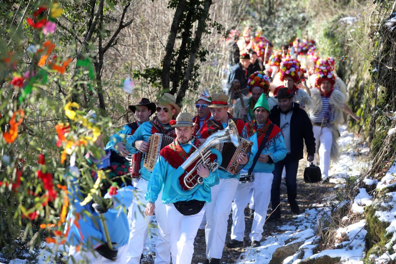 Rukavac: Rukava?ki zvon?ari obilaze sela Matuljskog zale?a Rukavac: Rukava?ki zvon?ari obilaze sela Matuljskog zale?a