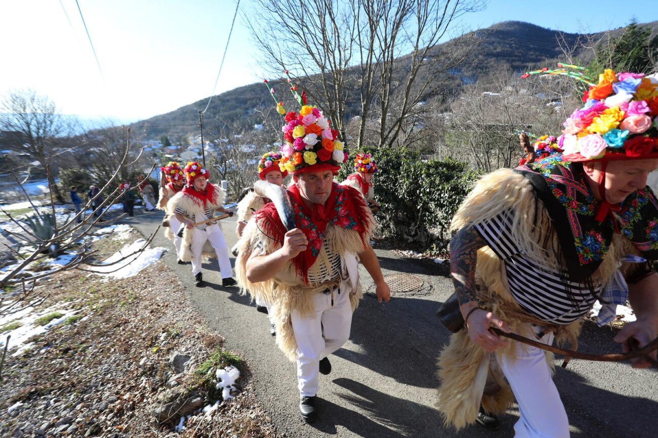 Rukavac: Rukavački zvončari obilaze sela Matuljskog zaleđa Rukavac: Rukavački zvončari obilaze sela Matuljskog zaleđa