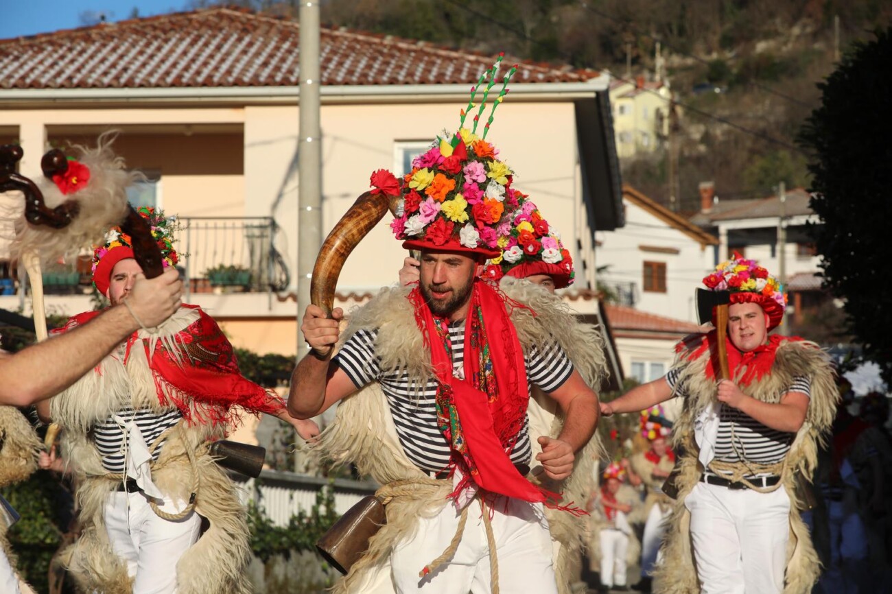 Rukavac: Rukava?ki zvon?ari obilaze sela Matuljskog zale?a Rukavac: Rukava?ki zvon?ari obilaze sela Matuljskog zale?a