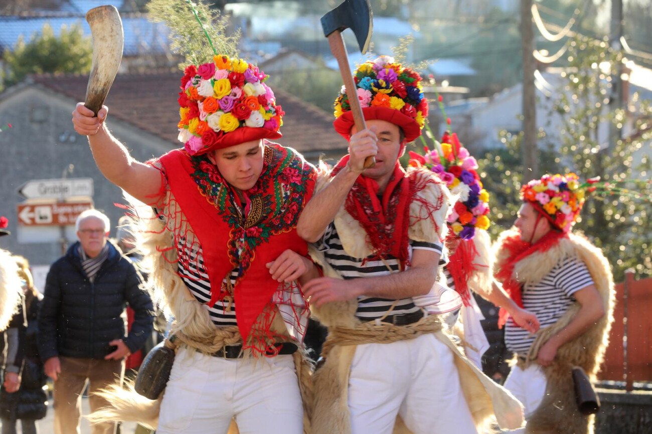 Rukavac: Rukavački zvončari obilaze sela Matuljskog zaleđa Rukavac: Rukavački zvončari obilaze sela Matuljskog zaleđa