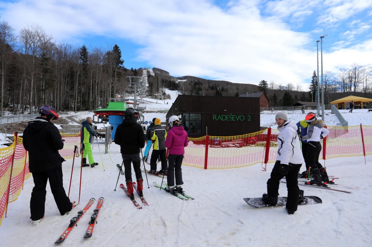 Nova žičara na Platku danas počela s radom, stajala je 4,8 milijuna eura Nova žičara na Platku danas počela s radom, stajala je 4,8 milijuna eura