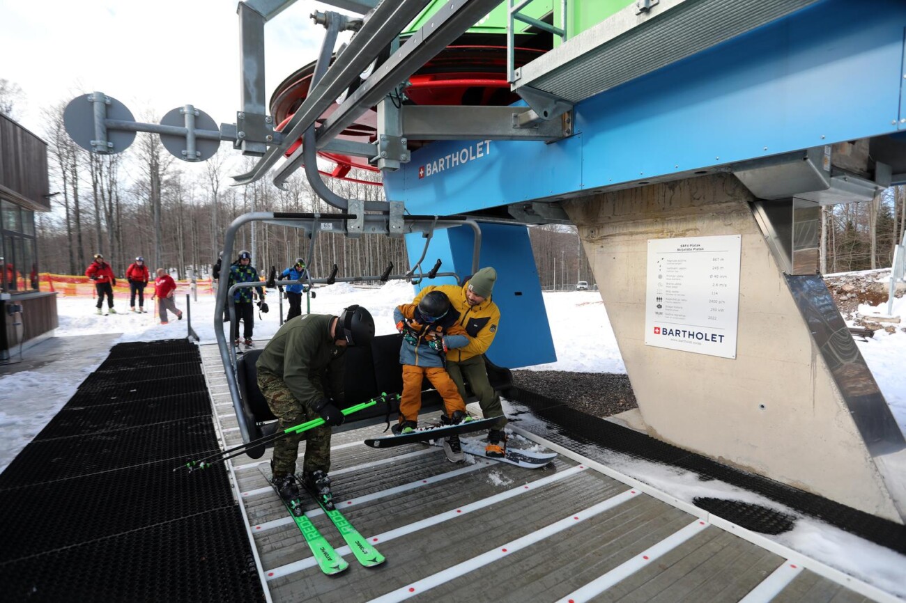 Nova žičara na Platku danas počela s radom, stajala je 4,8 milijuna eura Nova žičara na Platku danas počela s radom, stajala je 4,8 milijuna eura