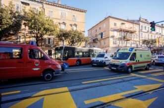 Autobus u centru Rijeke naletio na pješaka