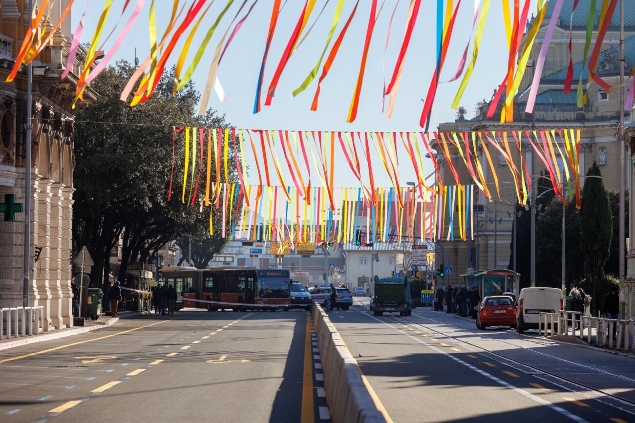 Autobus u centru Rijeke naletio na pješaka Autobus u centru Rijeke naletio na pješaka