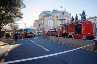 Autobus u centru Rijeke naletio na pješaka