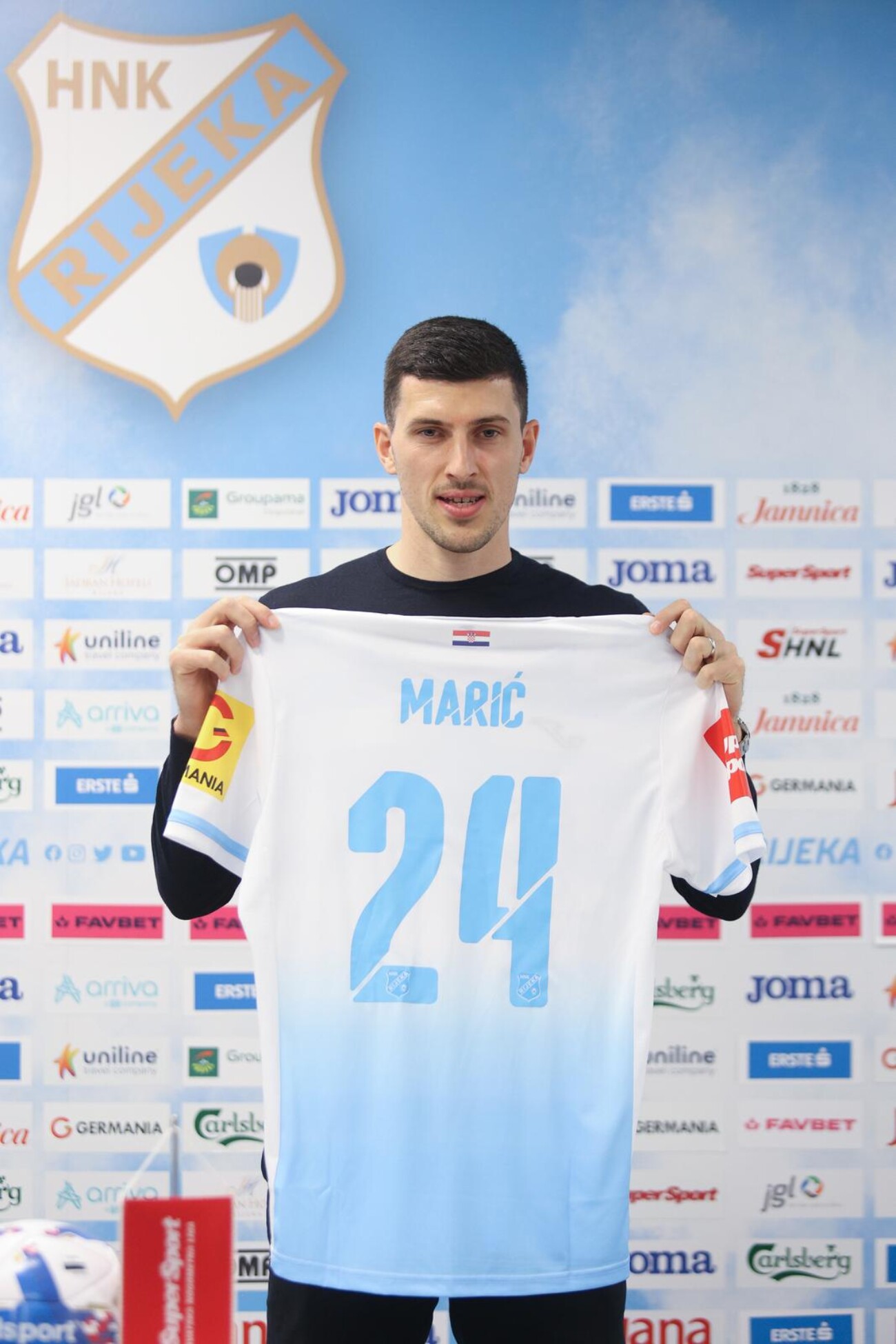 HNK Rijeka predstavila novog igrača Mirka Marića HNK Rijeka predstavila novog igrača Mirka Marića