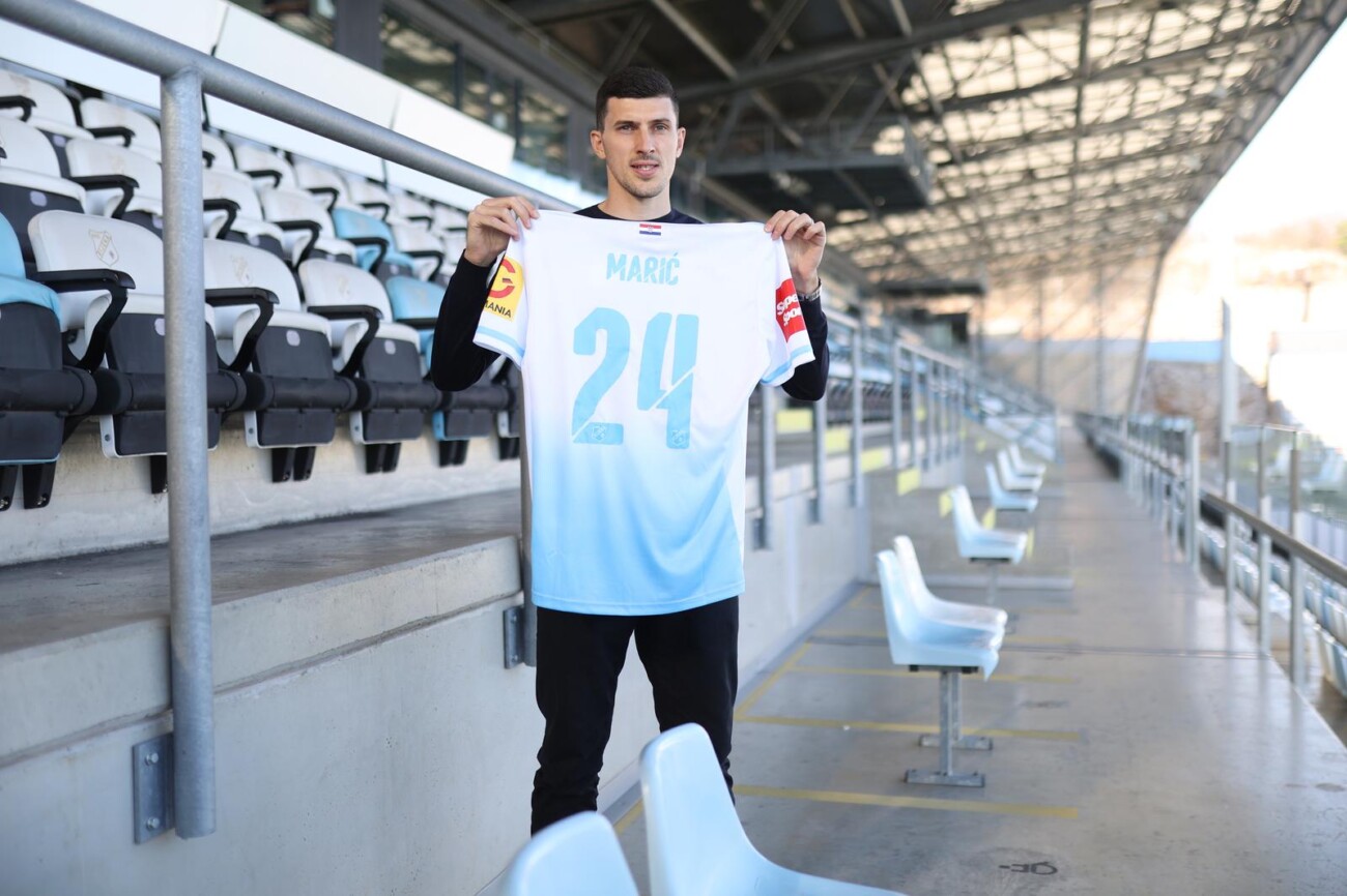 HNK Rijeka predstavila novog igrača Mirka Marića HNK Rijeka predstavila novog igrača Mirka Marića