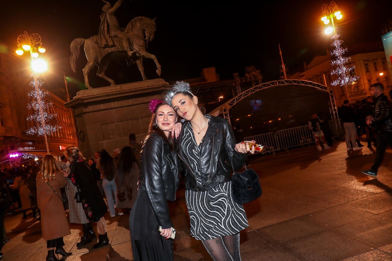 Zagreb: Atmosfera na dočeku nove 2024. godine na Trgu bana Jelačića