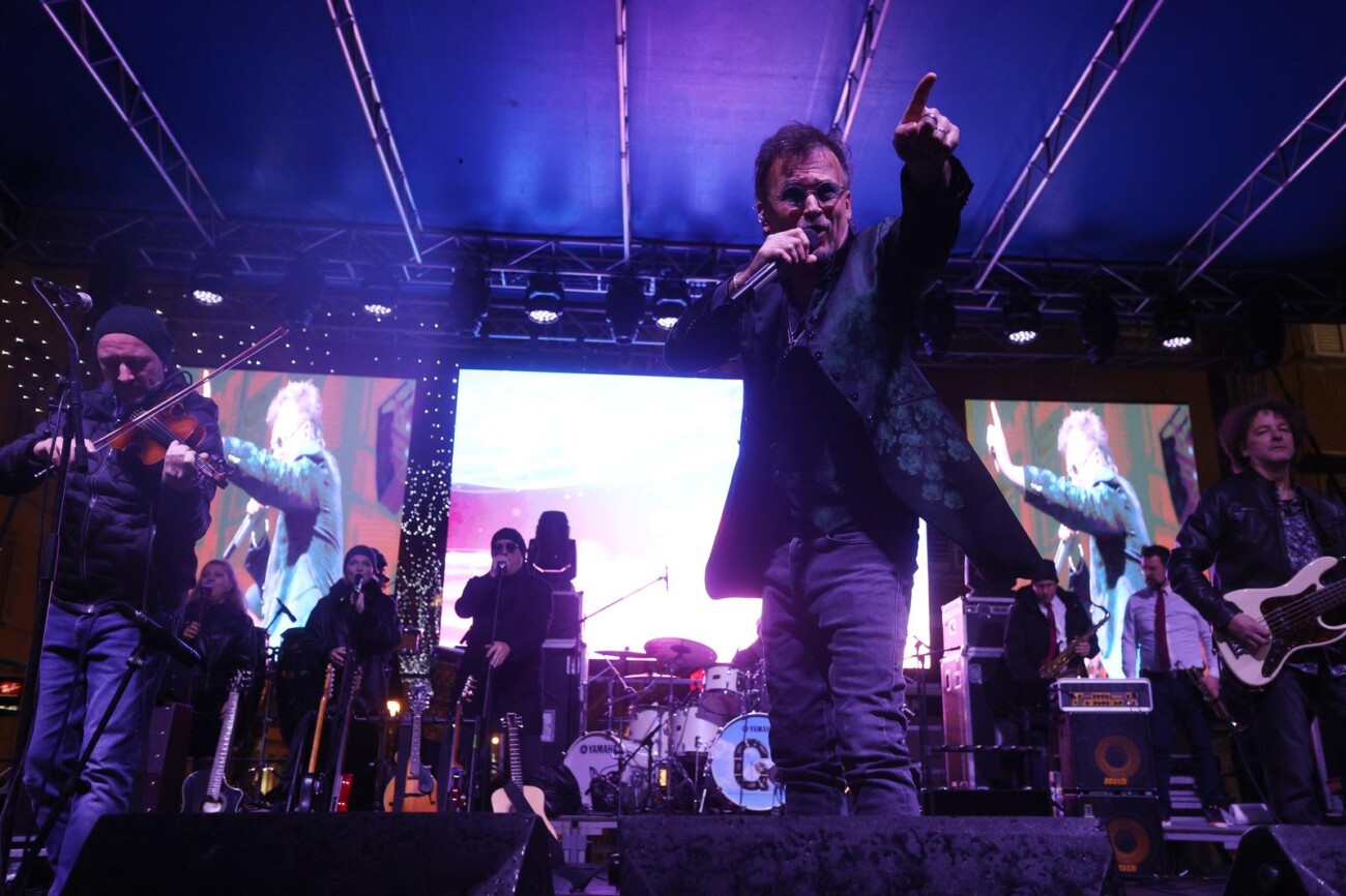 Rijeka: Građani Novu Godinu dočekuju uz Gibonnija na Korzu Rijeka: Građani Novu Godinu dočekuju uz Gibonnija na Korzu