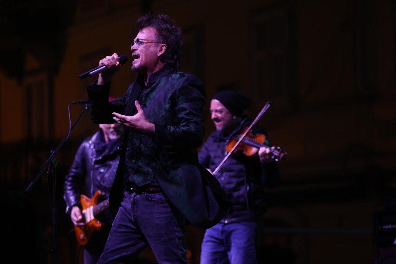 Rijeka: Građani Novu Godinu dočekuju uz Gibonnija na Korzu Rijeka: Građani Novu Godinu dočekuju uz Gibonnija na Korzu