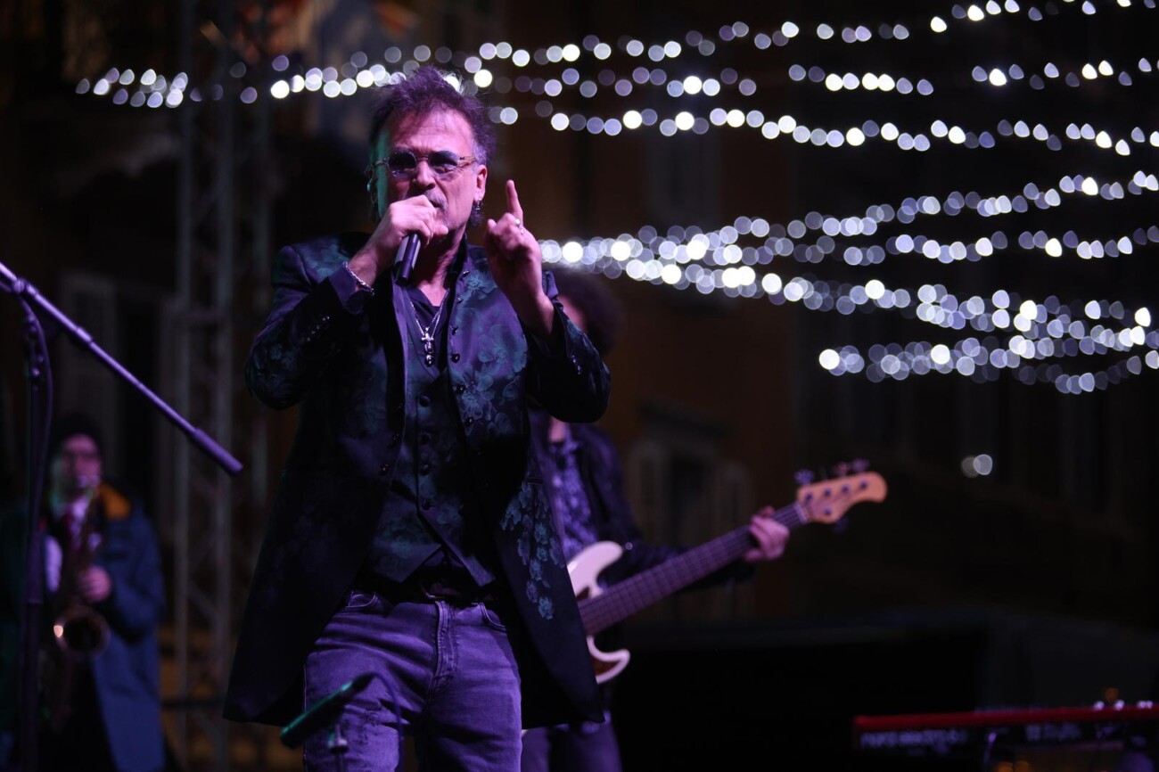 Rijeka: Građani Novu Godinu dočekuju uz Gibonnija na Korzu Rijeka: Građani Novu Godinu dočekuju uz Gibonnija na Korzu