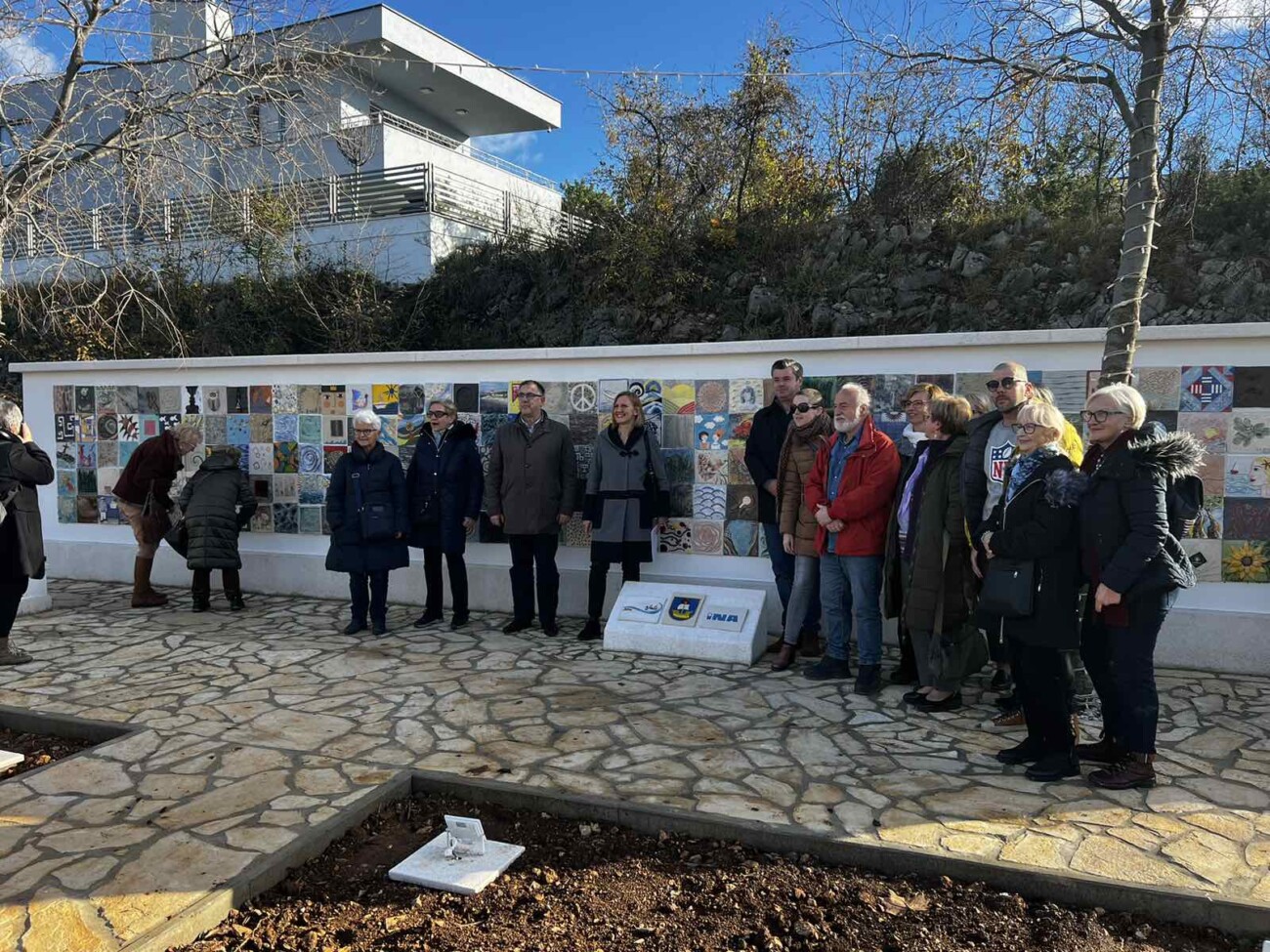 umjetnost na zidu ksotrena (2) umjetnost na zidu ksotrena (2)