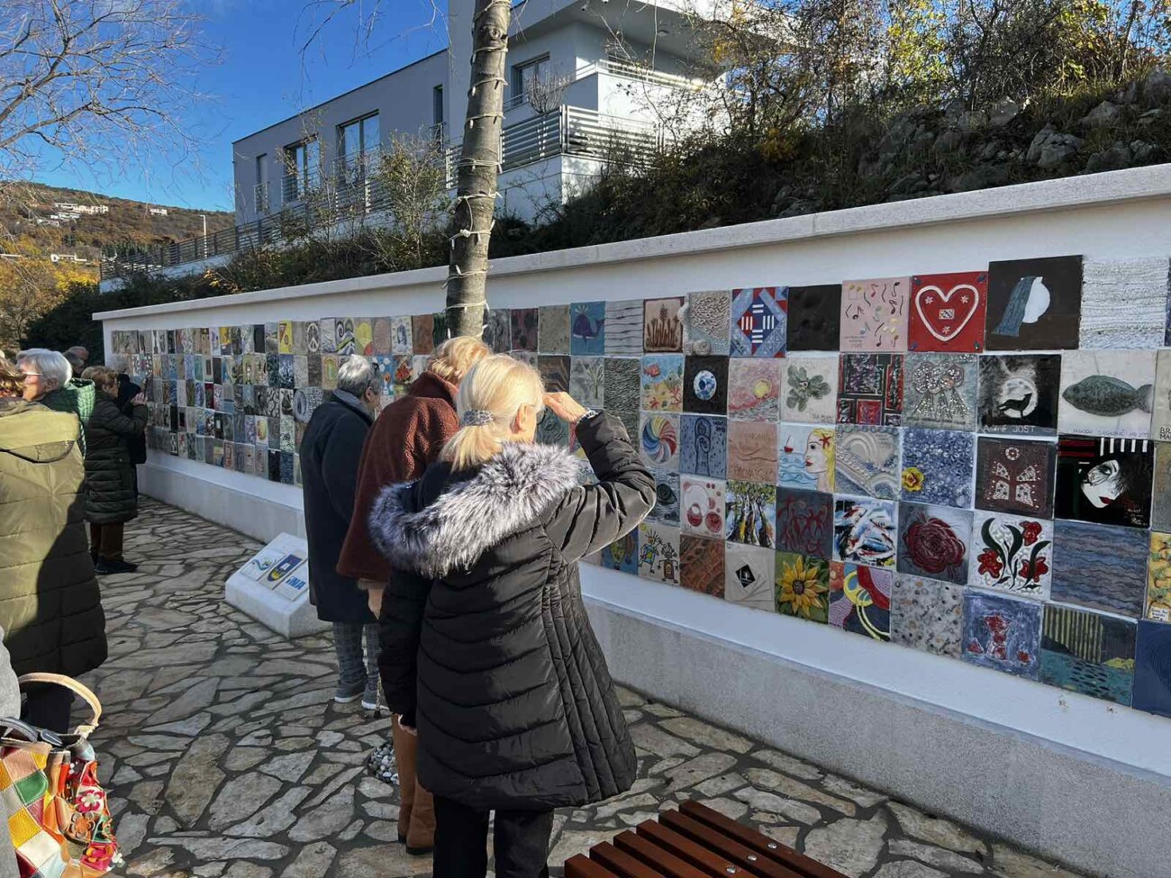 umjetnost na zidu ksotrena (4) umjetnost na zidu ksotrena (4)