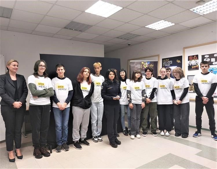 DSI-UČ-WEB HEROJ-MAJICE-6.2. DSI-UČ-WEB HEROJ-MAJICE-6.2.