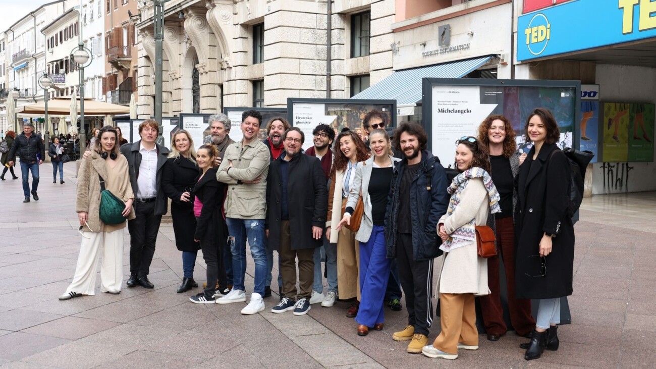 Izložba-na-postamentima-Dvostruka-dramma-111 Izložba-na-postamentima-Dvostruka-dramma-111