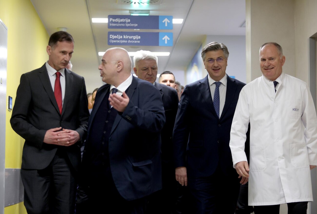 Rijeka: Andrej Plenković s kolegama sudjelovao na svečanom otvorenju zgrade Bolnice za ženu i dijete Rijeka: Andrej Plenković s kolegama sudjelovao na svečanom otvorenju zgrade Bolnice za ženu i dijete