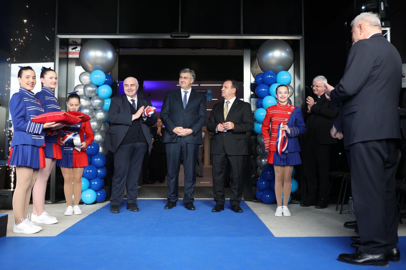 Rijeka: Andrej Plenković s kolegama sudjelovao na svečanom otvorenju zgrade Bolnice za ženu i dijete Rijeka: Andrej Plenković s kolegama sudjelovao na svečanom otvorenju zgrade Bolnice za ženu i dijete