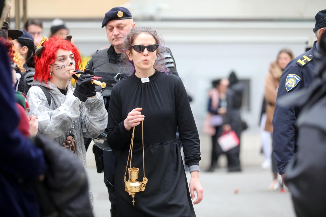 Rijeka: Kle??avci mole pred katedralom Svetog VBida