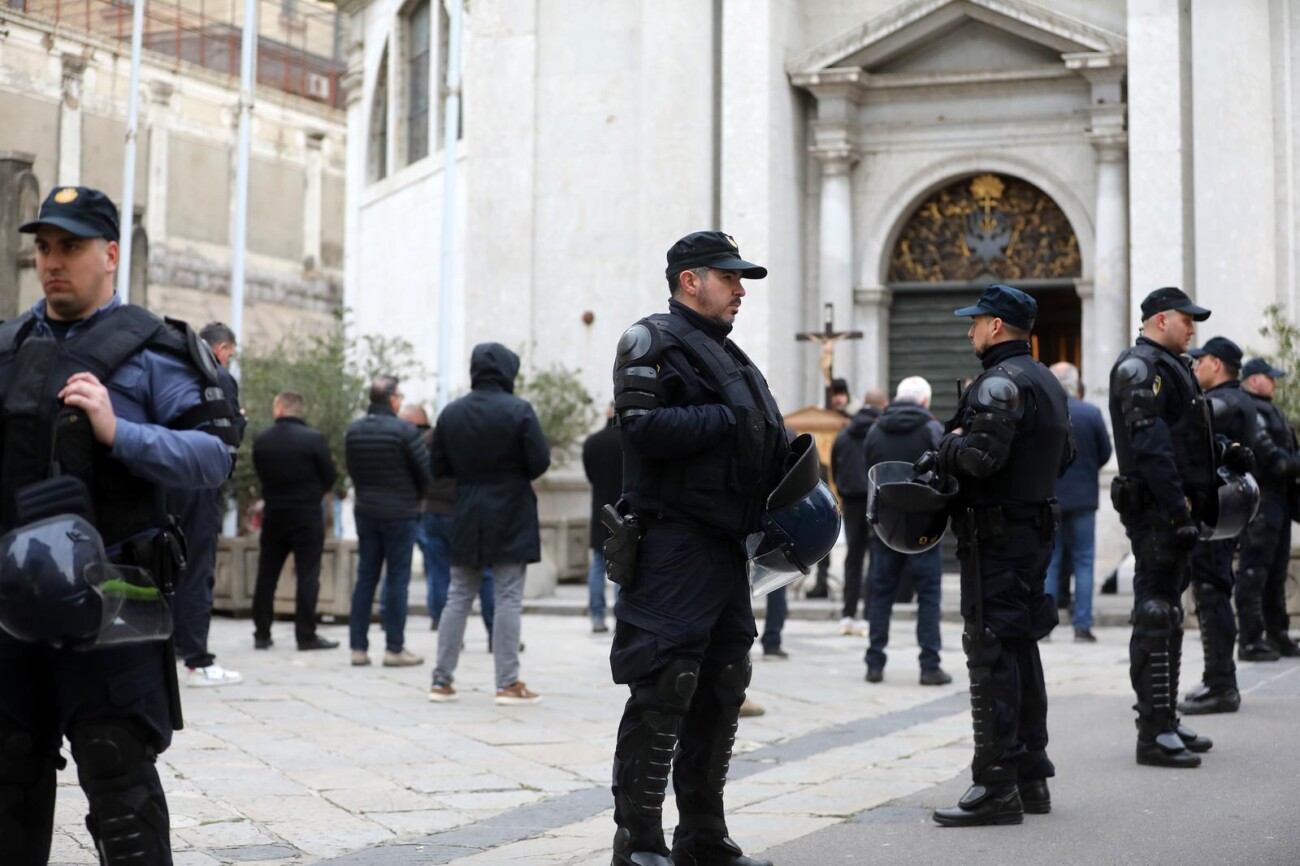 Rijeka: Klečavci mole pred katedralom Svetog VBida