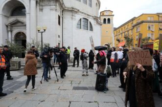 Rijeka: Klečavci mole pred katedralom Svetog VBida