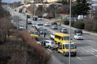 Rijeka: Razbijena vozila i policija na obilaznici u Hostima