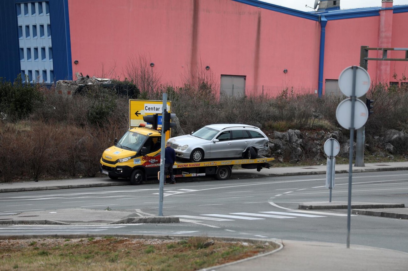 Rijeka: Razbijena vozila i policija na obilaznici u Hostima