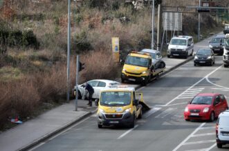 Rijeka: Razbijena vozila i policija na obilaznici u Hostima