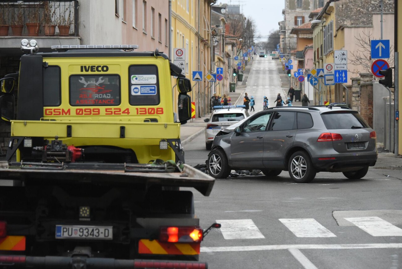 Prometna nesre?a u centru Pule, ozlije?eno troje ljudi
