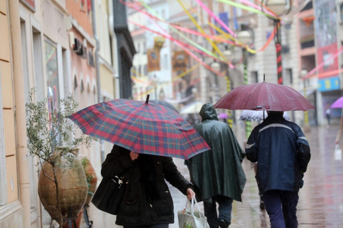 Rijeka: Kišni dan u centru grada